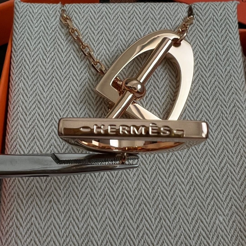H**me5 necklaces